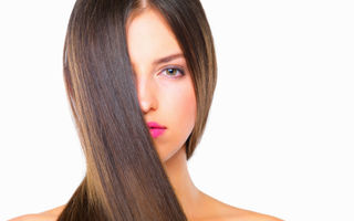 Frumuseţea ta: Cum să-ţi îndrepţi părul fără să-l distrugi. 5 sfaturi utile!