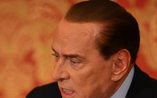 Berlusconi s-a logodit cu o prezentatoare