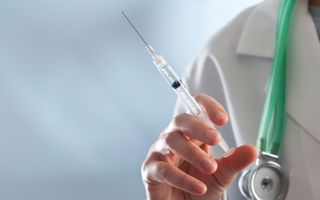 Sezonul gripei: Cât de mult te ajută vaccinul şi cât durează efectul lui