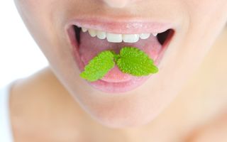 Sănătatea ta: 7 soluţii naturale ca să ai respiraţia proaspătă