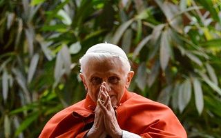 Papa Benedict al XVI-lea demisionează