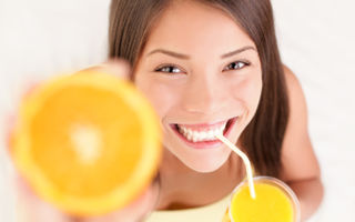 Frumusețe: 7 trucuri ca să-ți menții strălucirea dinților după ce i-ai albit