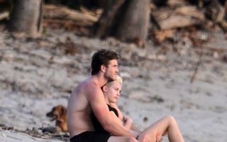 Hollywood: Top 7 cele mai sexy cupluri pe plajă. Vezi cum îşi petrec timpul liber!