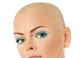 5 mituri false despre implantul de păr şi riscurile procedurii