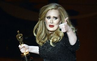 Adele îşi cumpără mobilă second hand
