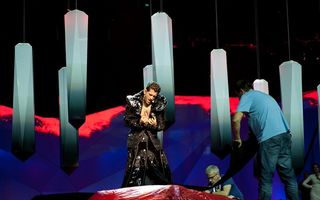 Eurovision 2013: Cezar Ouatu, ţinută extravagantă