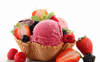Îngheţată cu iaurt şi fructe