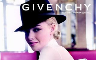 Amanda Seyfried, noua imagine Givenchy Very Irresistible!