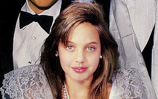 Hollywood: Angelina Jolie la 38 de ani. Portretul unei luptătoare