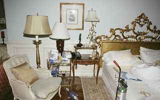 Imagini din dormitorul lui Michael Jackson: Megastarul trăia într-o "farmacie"