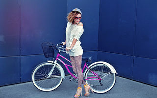 Carmen Negoiță, fashionistă pe bicicletă! Iată ce haine ne recomandă!