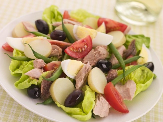 Dieta cu salată te ajută să slăbești rapid. Cum prepari salate gustoase