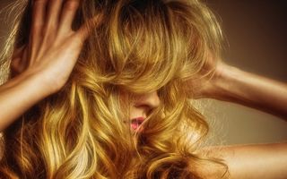 5 sfaturi ca să-ţi păstrezi cât mai mult culoarea părului după ce te vopseşti