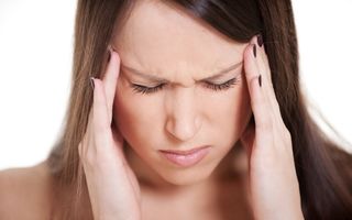 Migrena. 3 motive pentru care te doare capul. Cum te tratezi?