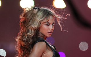 Beyonce, trasă de pe scenă în timpul unui concert