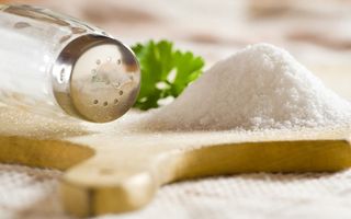 Românii consumă sare în cantităţi industriale. Efectele asupra sănătăţii