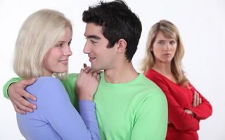 Relaţii: Ce nu trebuie să faci dacă fostul iubit s-a cuplat cu alta