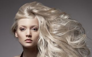 Frumuseţe: Avantajele şi dezavantajele extensiilor pentru păr