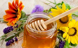 Sănătatea ta: 5 mituri false despre mierea de albine. Care este cea adevărată?