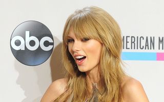 Taylor Swift, premiată la American Music Awards 2013