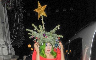 Lady Gaga, 10 ţinute extreme ale anului 2013. Cum şi-a şocat fanii?