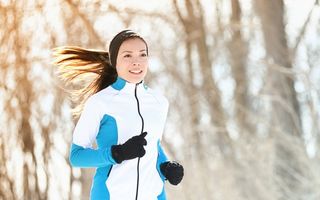 Cum să te echipezi ca să nu răcești dacă faci sport iarna