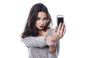 Frumuseţea ta: Cum să-ţi faci un selfie perfect. 5 reguli simple