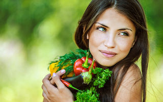 Frumuseţea ta: Cum îţi afectează dieta sănătatea tenului. 4 riscuri