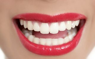 Expert stomatolog: Cele mai bune soluţii pentru albirea dinţilor