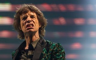 Mick Jagger, înconjurat de rude şi prieteni, la funeraliile iubitei sale