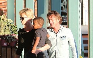 Charlize Theron şi Sean Penn vor să adopte un copil