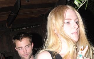 A uitat-o pe Kristen Stewart: Robert Pattinson se întâlnește cu modelul Imogen Ker