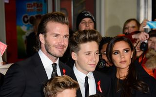 Hollywood: Victoria Beckham, toată familia pe covorul roşu. Alte vedete care procedează la fel!