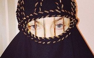 Madonna, provocatoare în burka