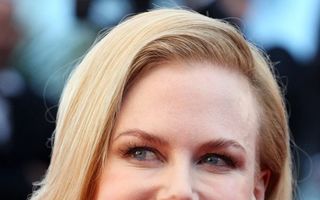 Secretele starurilor pentru un păr superb. Nicole Kidman foloseşte şampanie!