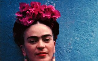 În căutarea selfie-ului perfect! Frida Kahlo şi arta autoportretelor