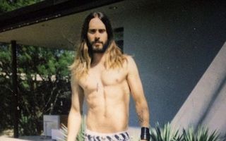 8 bărbaţi sexy care postează imagini cu ei dezbrăcaţi. Cum arată Jared Leto fără tricou