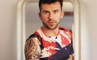 Florin Ristei şi-a tatuat braţul cu instrumente muzicale