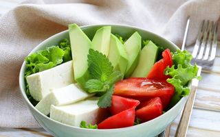 Dr. Oz: 5 soluţii rapide care te ajută să te abţii de la mâncare