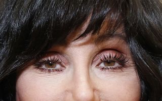 Cher nu se mai uită în oglindă