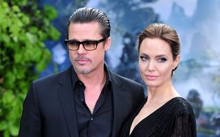 Proaspăt căsătoriți: Brad Pitt și Angelina Jolie, cu verighetele la vedere