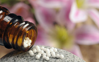Medicamente homeopate: Ce să iei când eşti răcită şi ai infecţii respiratorii