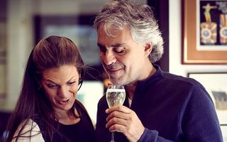 La dolce vita: Andrea Bocelli, aniversare cu parfum de fericire