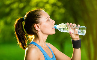 De ce nu ar trebui să bei apă din sticle de plastic care au stat la soare