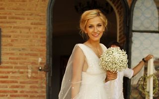 La doi ani de la nuntă, Dana Rogoz îşi distruge rochia de mireasă