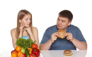 Cum să-ţi convingi iubitul să mănânce sănătos? 6 trucuri