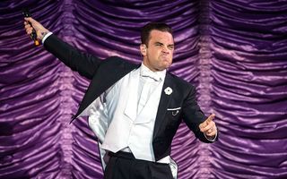 VIDEO: Robbie Williams e din nou tată: A cântat lângă soția sa, care năștea!