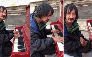 VIDEO: Un homeless cântă uimitor la pian o melodie compusă de el