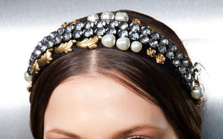 Frumuseţe. 30 de accesorii de păr ideale pentru coafurile de Crăciun
