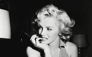 Un costum de cadână purtat de Marilyn Monroe, scos la licitaţie